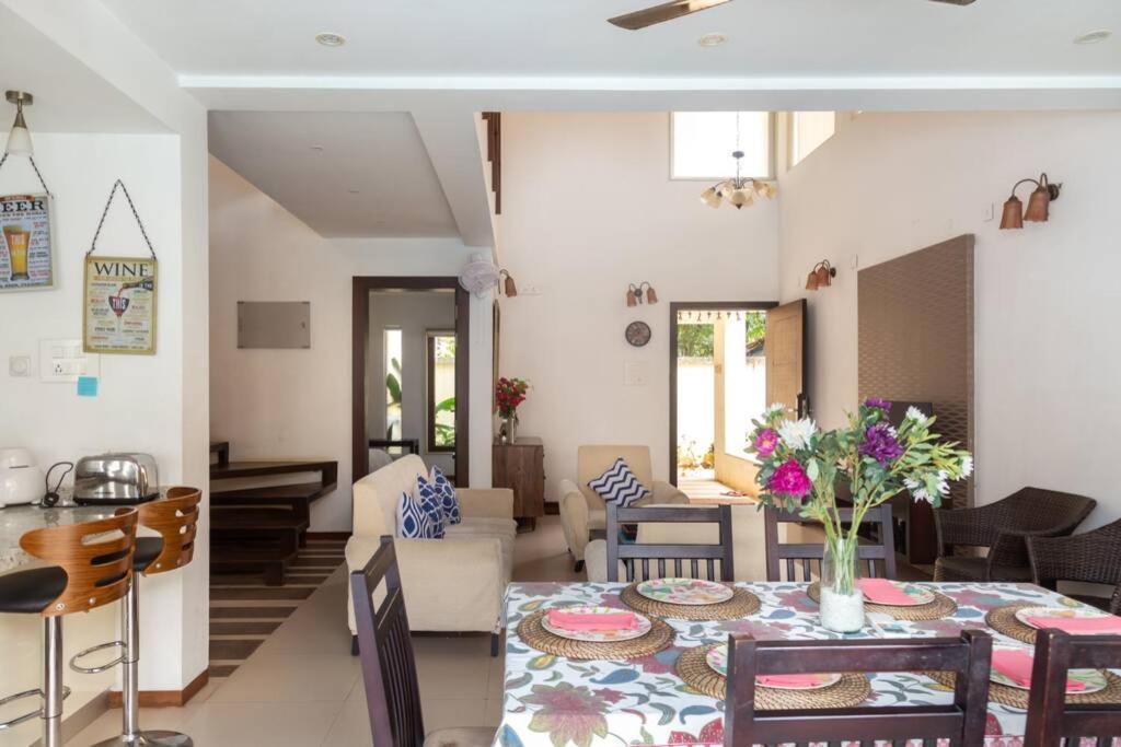 Ochre Villa- Luxury Property In Assagaon / Vagator Kültér fotó